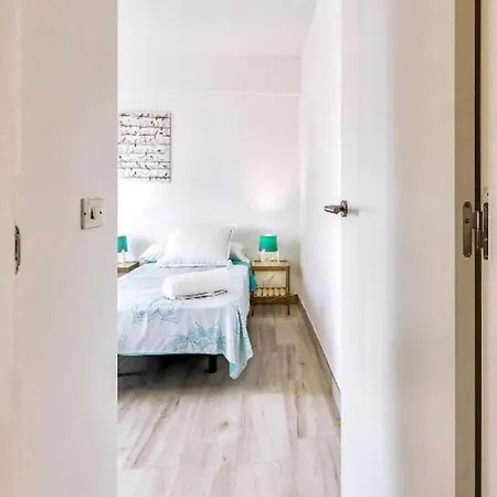 Two Bedroom In Playa De Americas Апартаменты *
